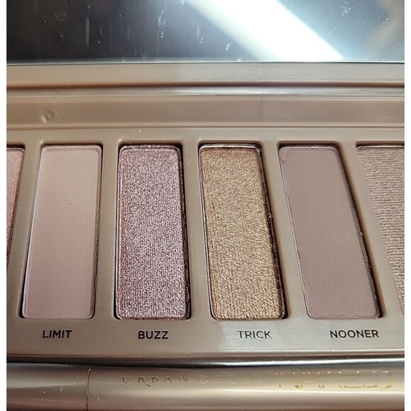 NWOB Urban Decay Naked 3 Eyeshadow Palette 12x1.3g - Picture 8 of 10